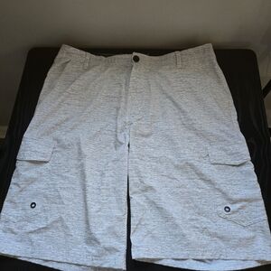 Light Gray Men’s Cargo Shorts with Utility Pockets